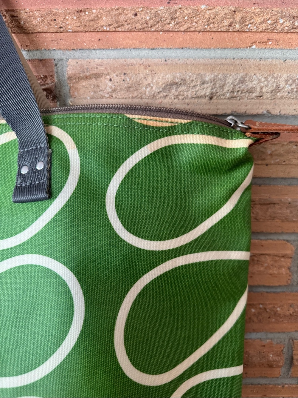 Orla Kiely Classic Linear Stem Green Tote Bag - Picture 3 of 4